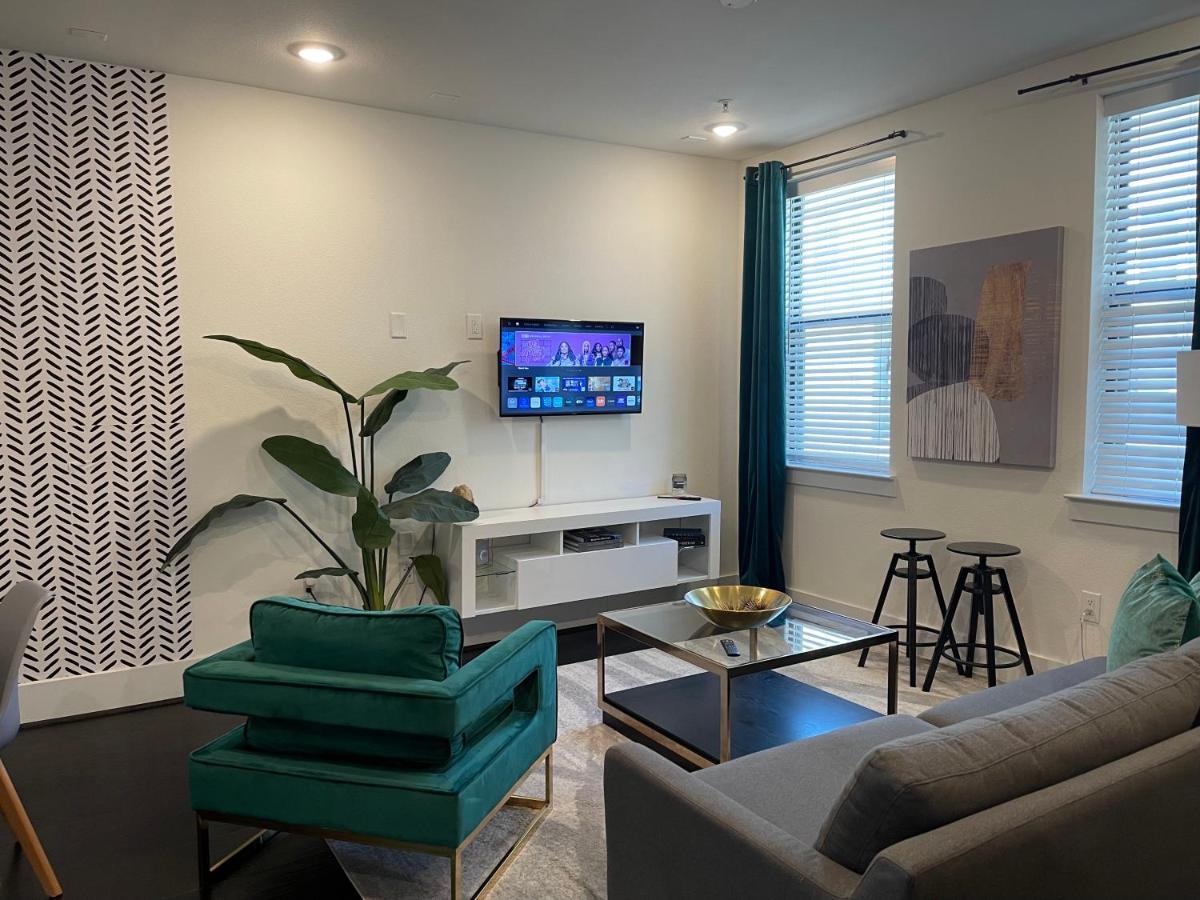 Modern Urban Oasis With Private Parking In Downtown Houston Apartment ภายนอก รูปภาพ